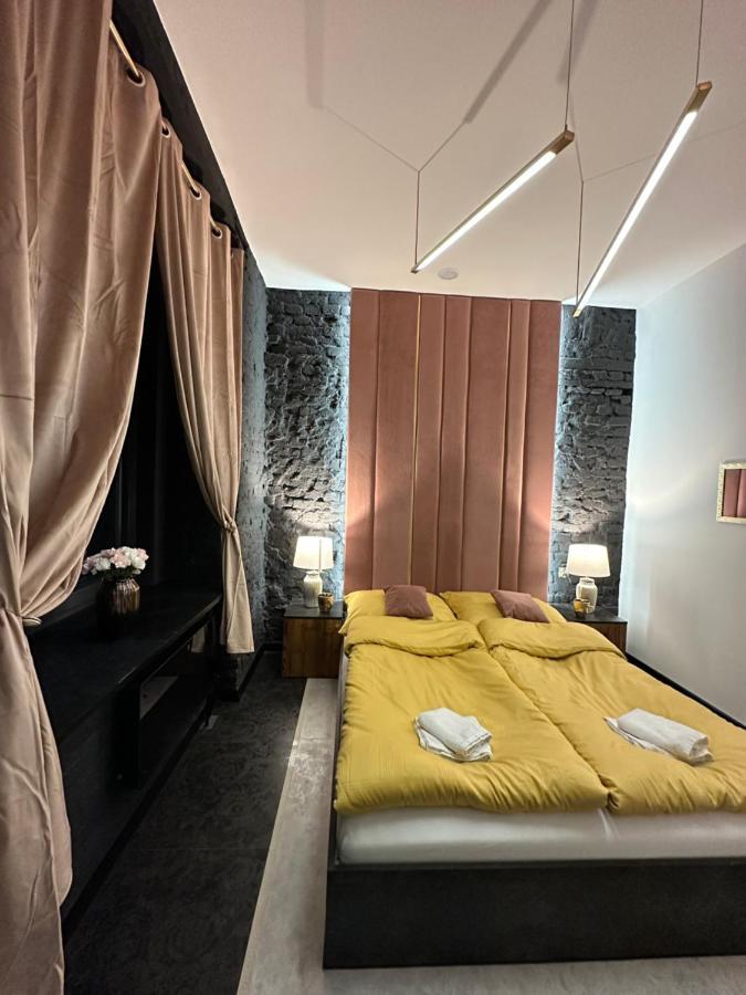 Darkhouse Versace Pink Lodz  Ngoại thất bức ảnh