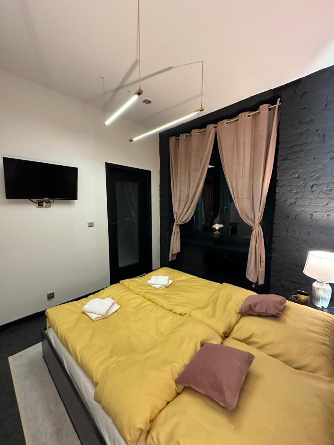 Darkhouse Versace Pink Lodz  Ngoại thất bức ảnh